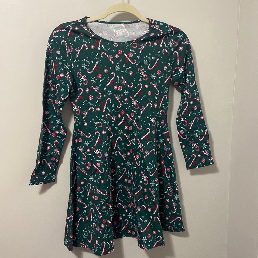 NWT!ā The Childrenās Place Green Holiday Printed Dress
